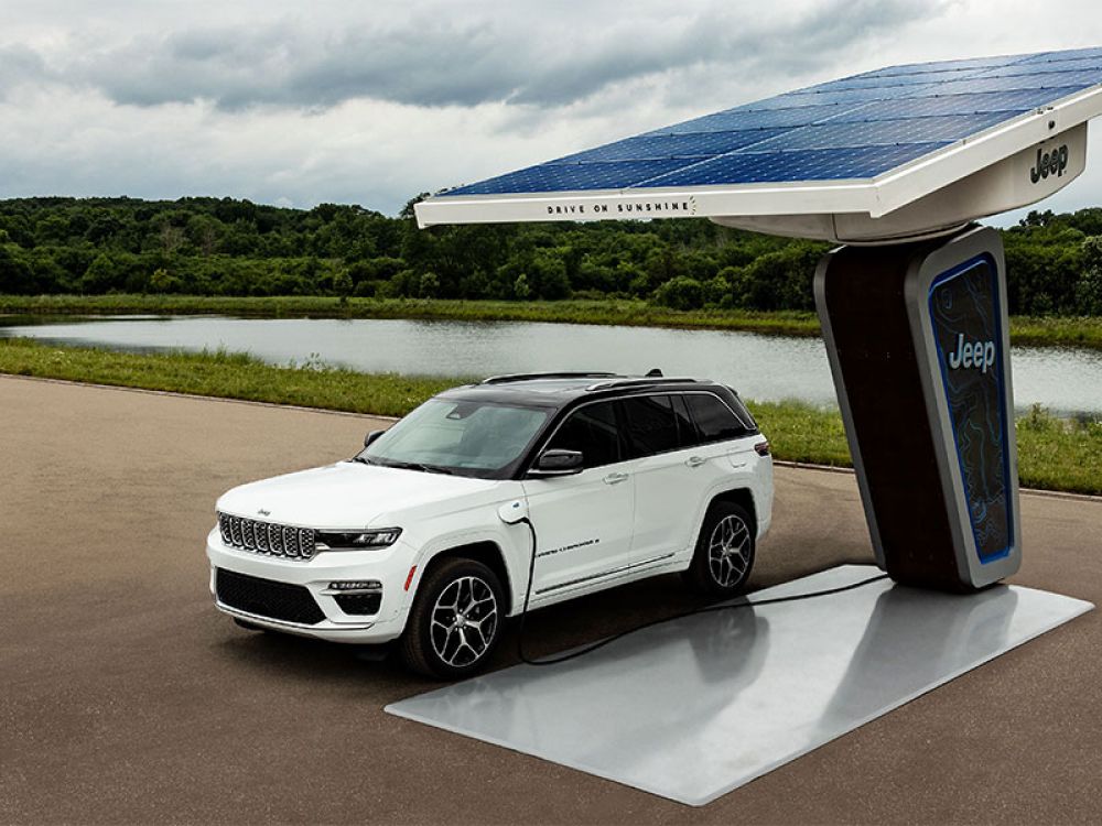 Jeep: in arrivo la Grand Cherokee 4xe 2022 elettrificata