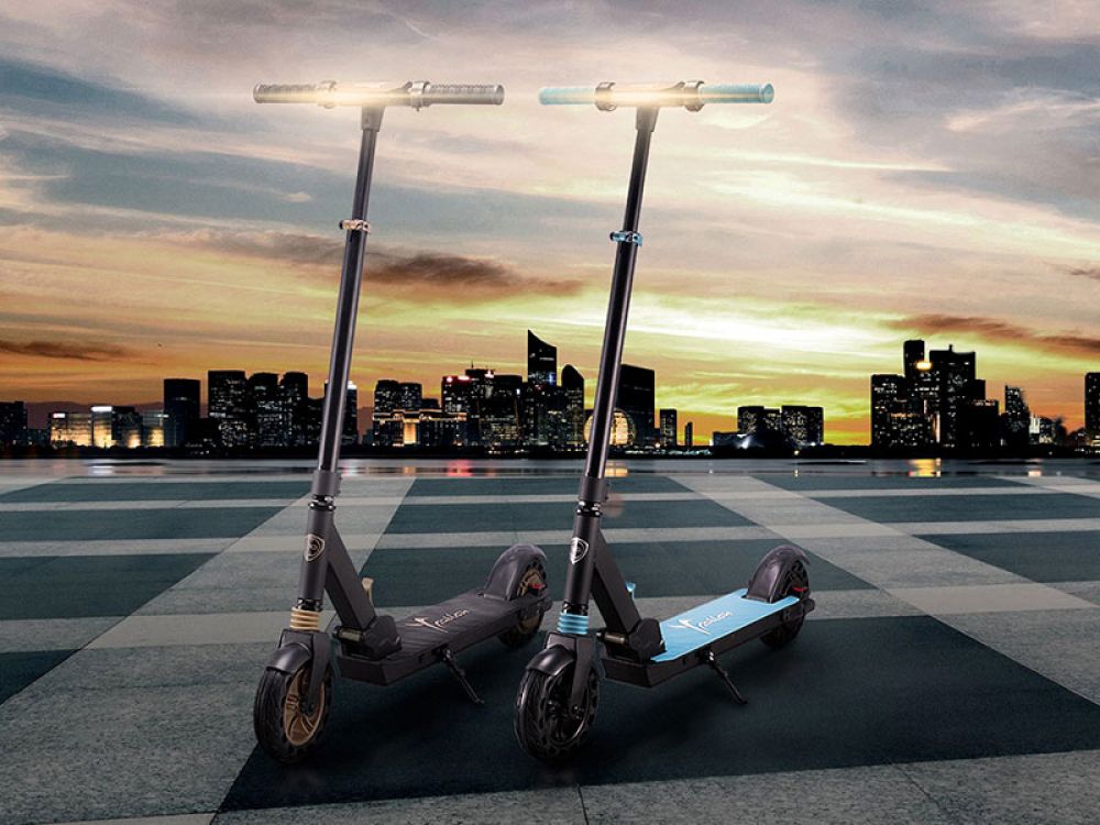 Ypsilon e-scooter: Lancia firma il suo primo monopattino elettrico